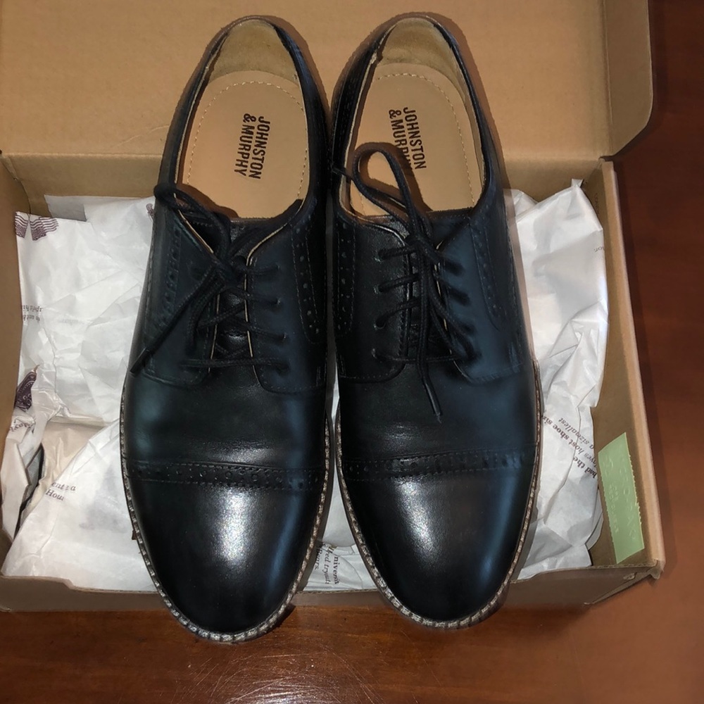 Boys Johnston & Murphy Wing Tips Size 3M